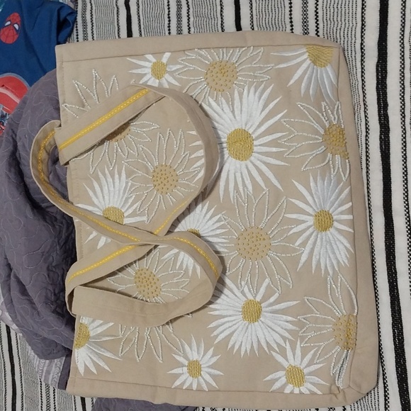 Izzy and Oliver tote,with matching pouch passport book and 2 luggage tags - Picture 6 of 12